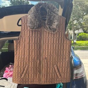 Activology Elegant Brown Quilted Vest with Faux Fur Collar